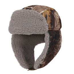 Winter Hunting Oak Forest Hat In An