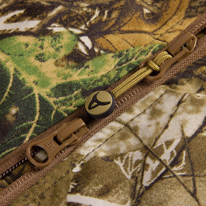 A set of jacket + pants, a hunting camo A set of jacket + pants, a hunting camo